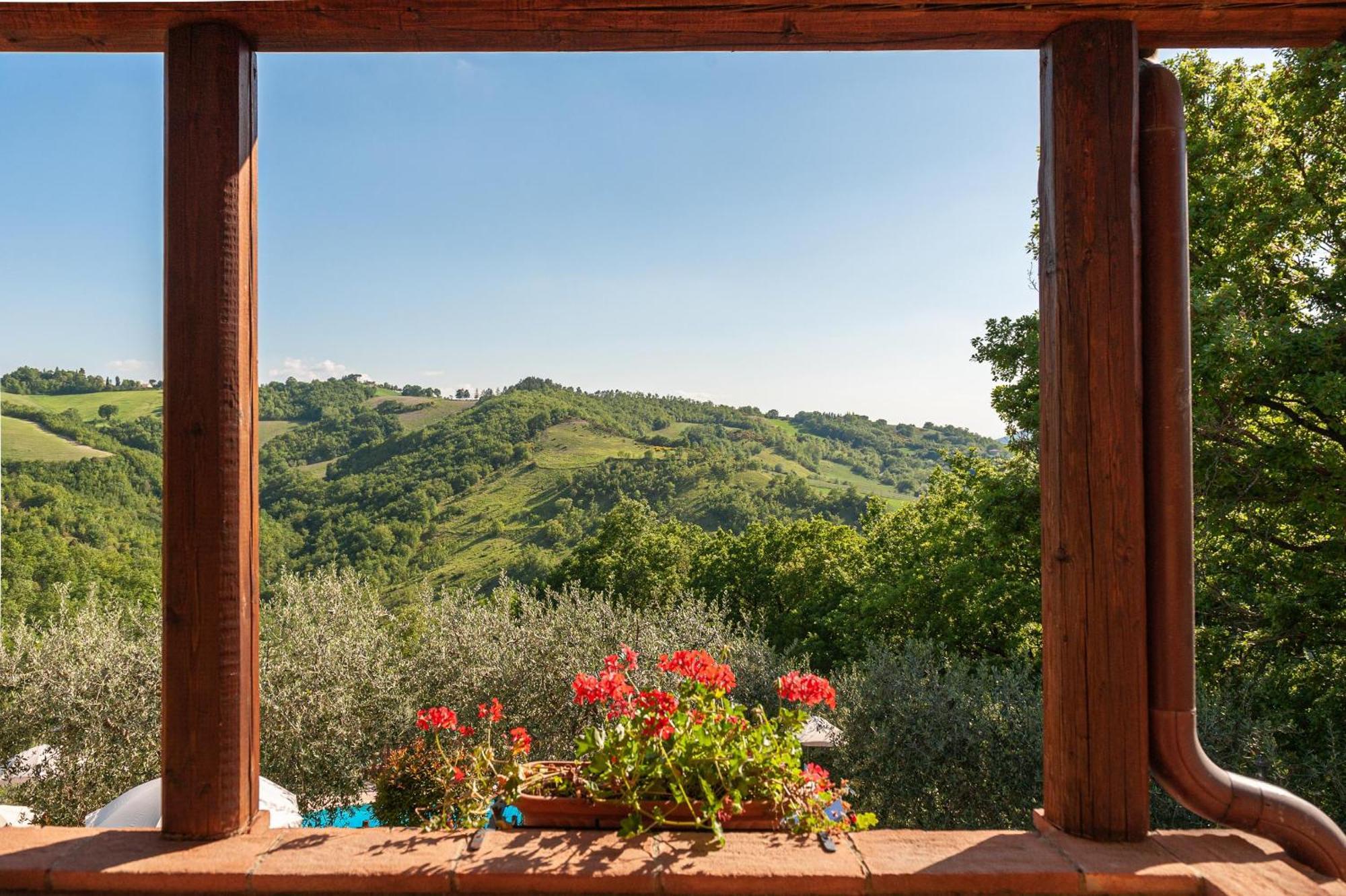 Agriturismo Le Dolci Colline Valfabbrica Luaran gambar